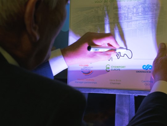 Holland Circular Hotspot signs partnership with Chemport Europe and Groningen Seaports
